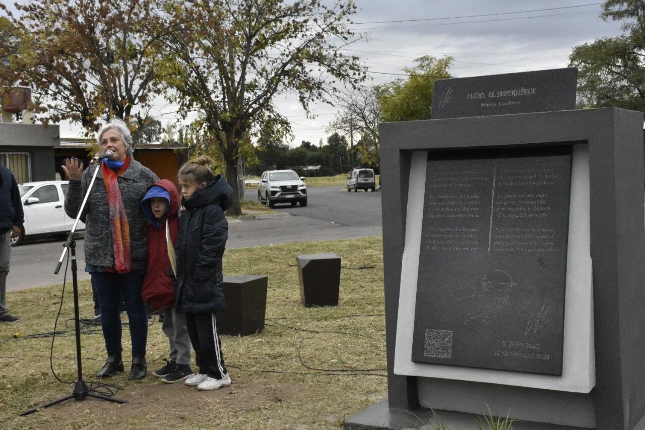 El monolito que colocaron en General Pico en memoria a Lucio Dupuy.