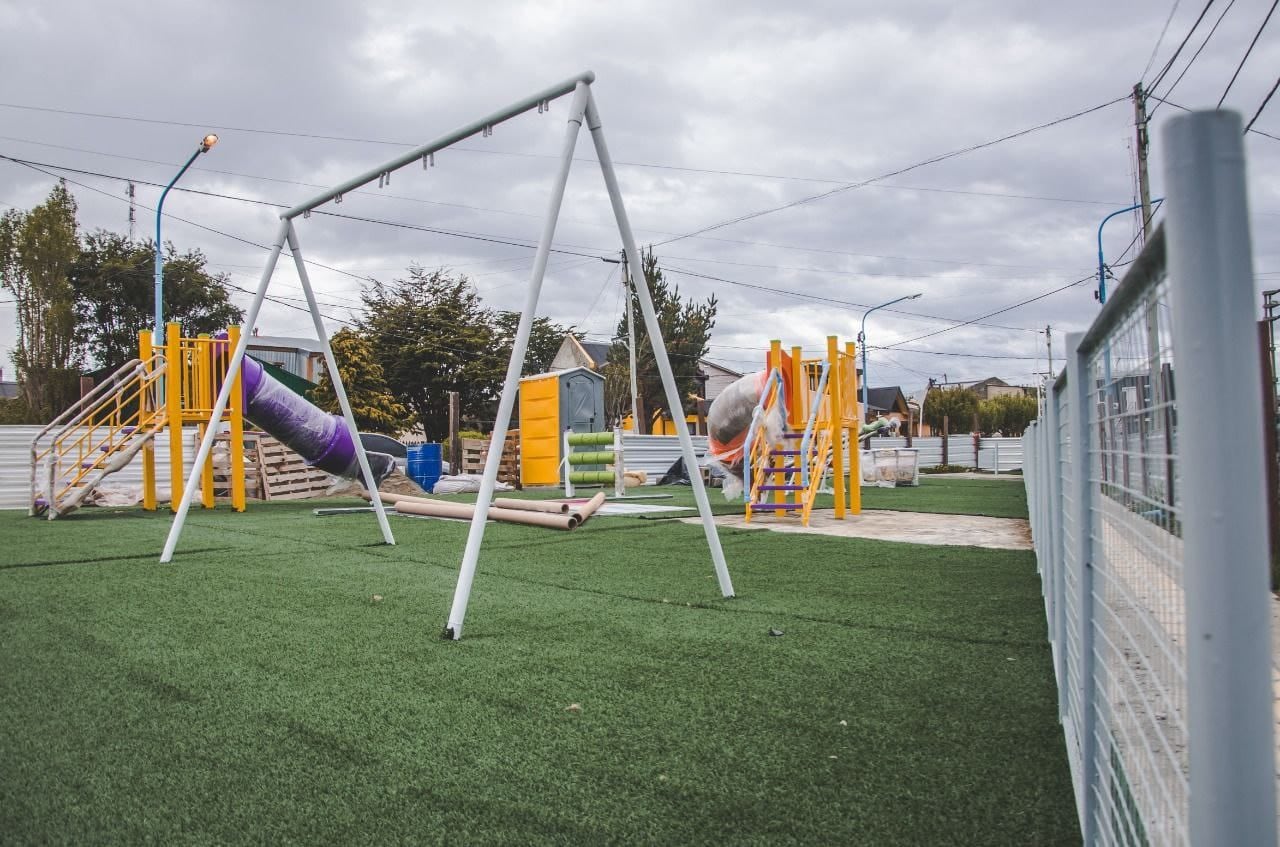 La plaza del Barrio "San Salvador" fue restaurada y renovada por completo.