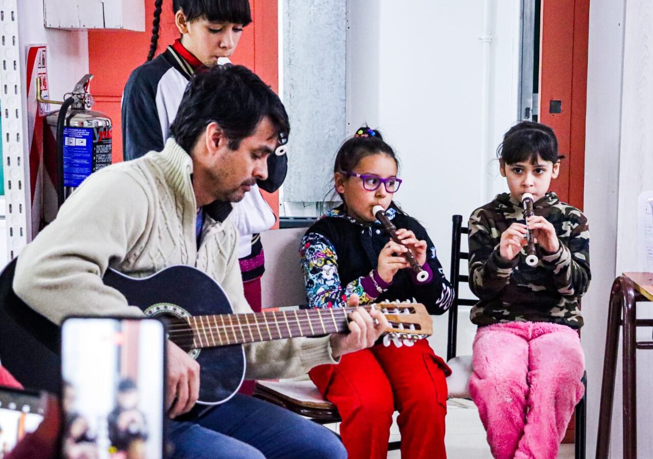 Integrantes del Hogar “Lazos de Amor” visitaron la escuela N°11