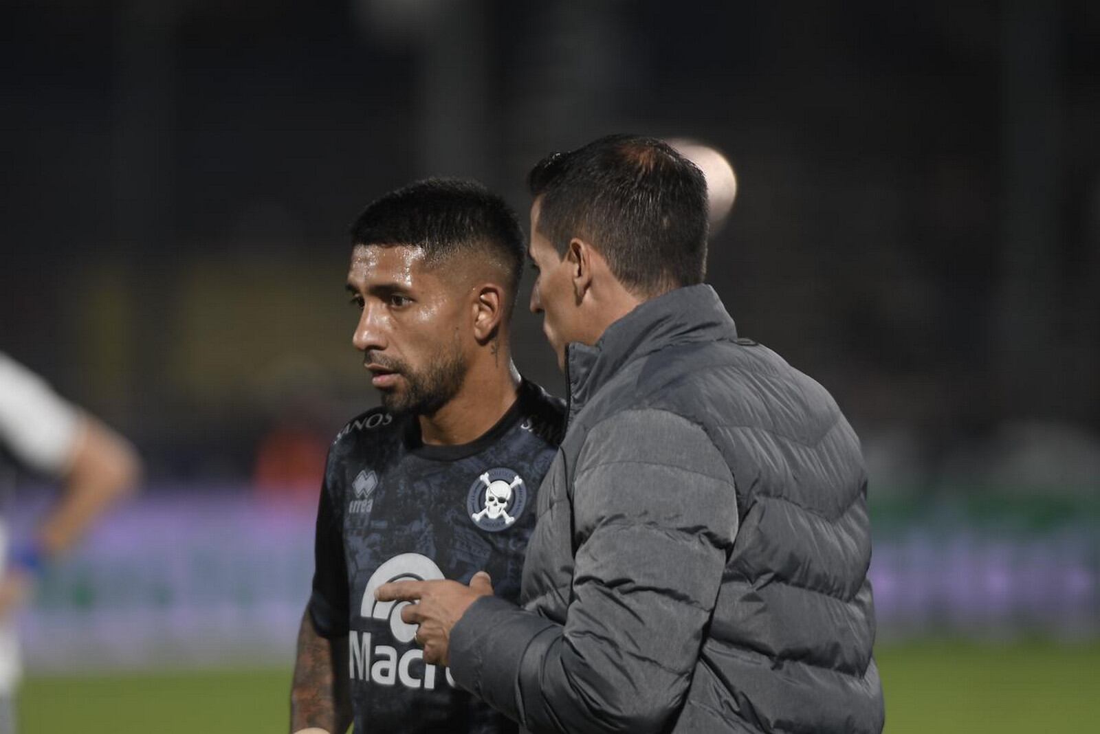 Belgrano le gana -0 a Gimnasia, en La Plata, con goles de Pablo Vegetti. (Federico López Claro / La Voz)