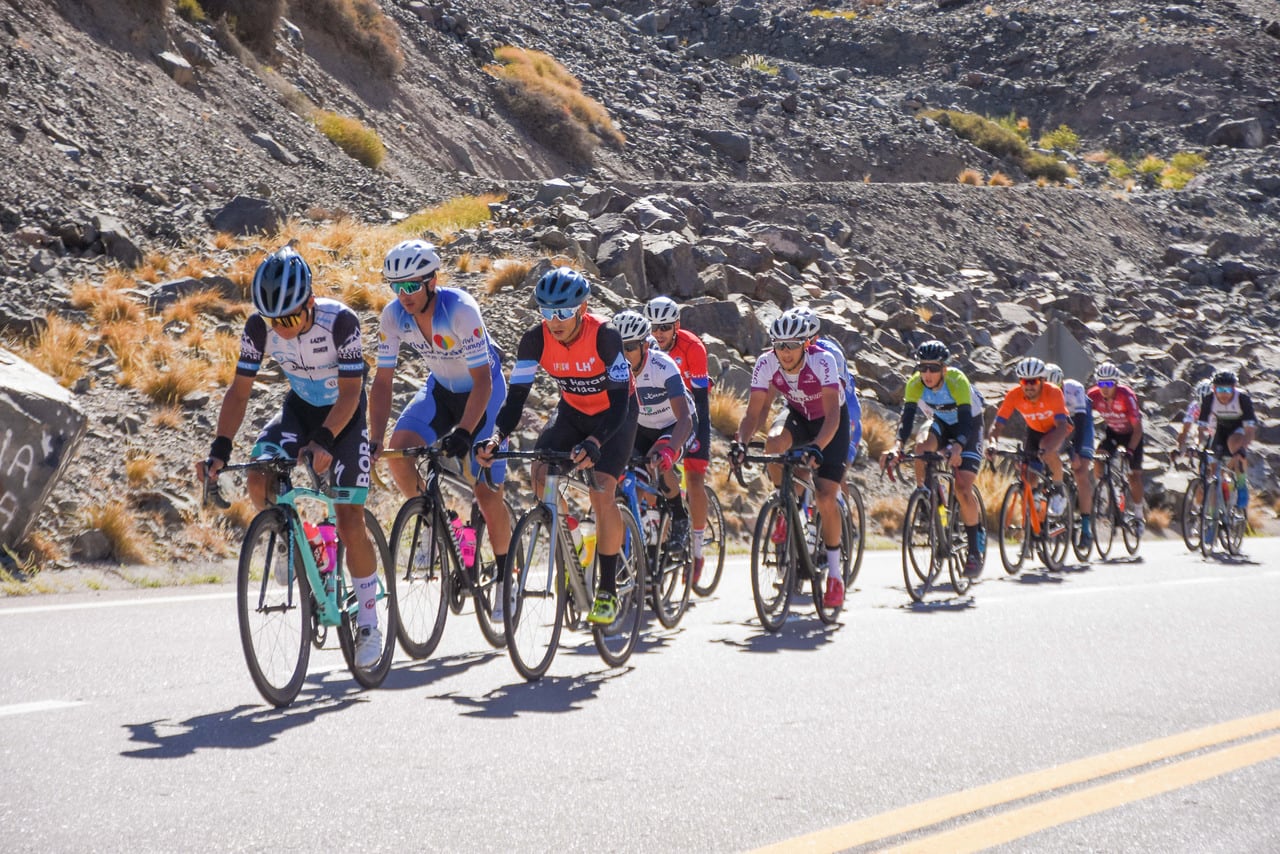 Vuelta de Mendoza 2023, septima etapa, el mendocino Mario Ovejero ganó la etapa reina en el Cristo Redentor.

Foto: Mariana Villa / Los Andes