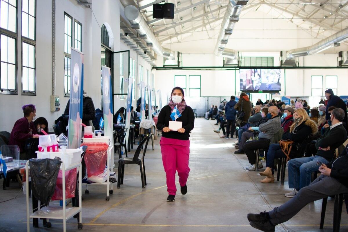Vacuna COVID-19 en Santa Fe: confirman que menores de 18 años pueden anotarse