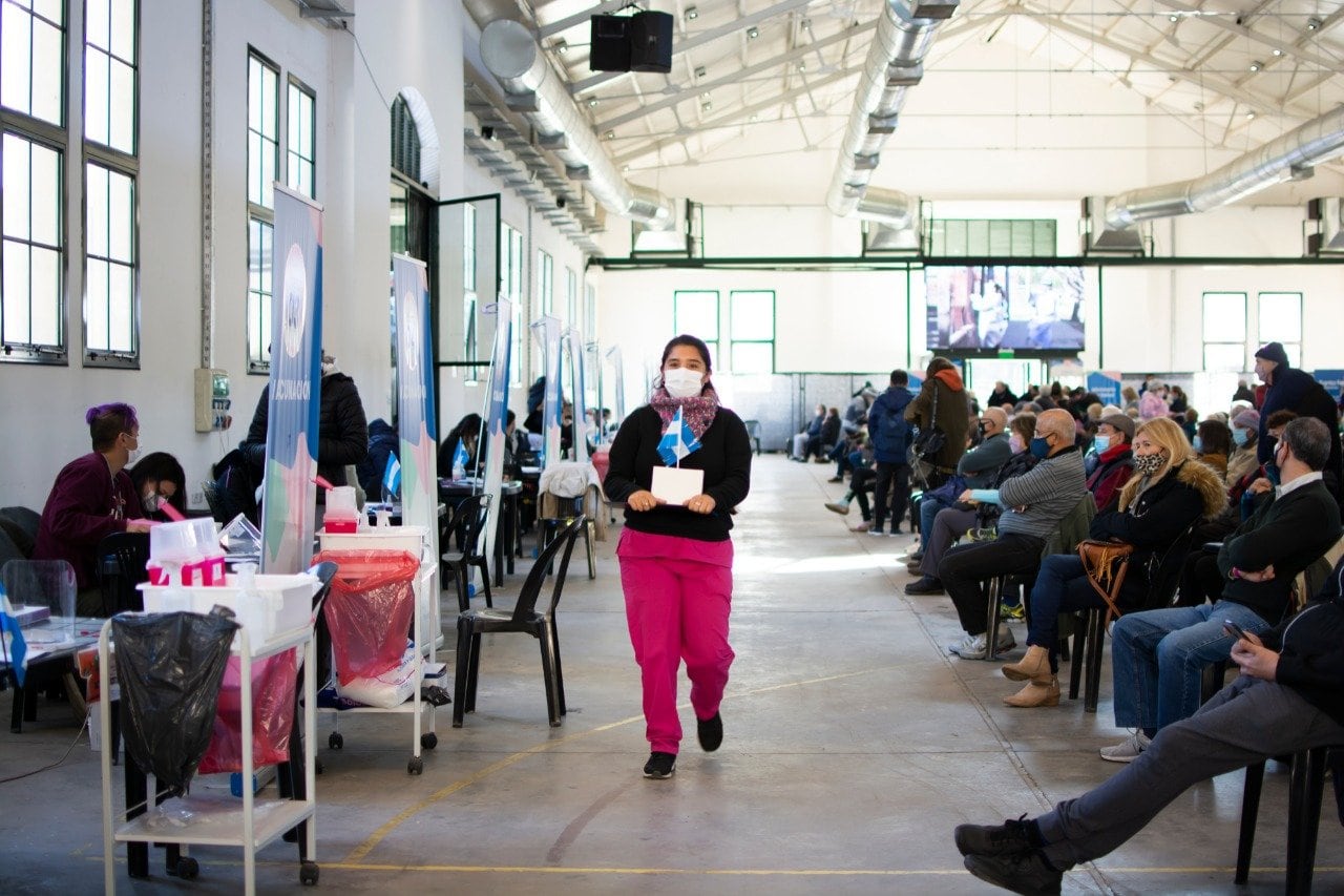 Centro de vacunación contra el coronavirus en Santa Fe.