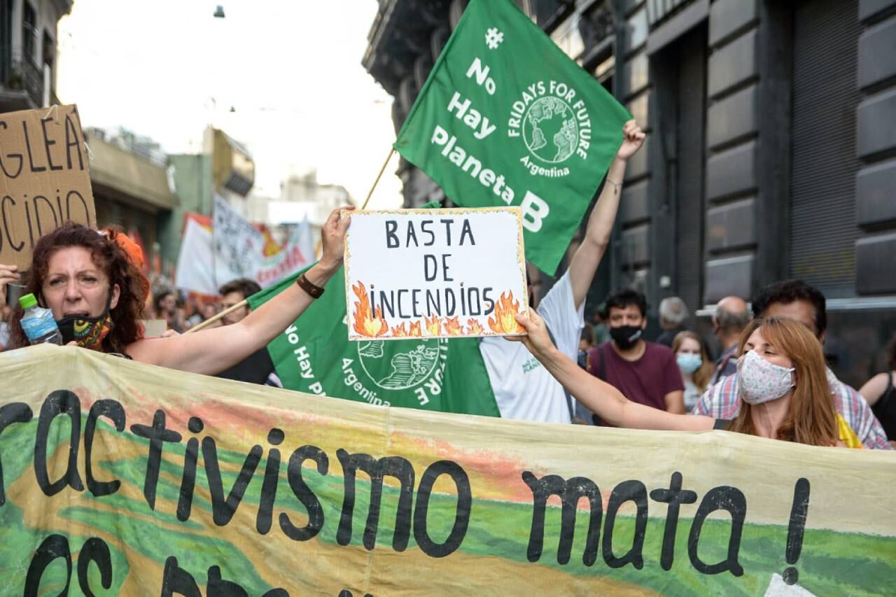 Continúa el fuego frente a Rosario y convocan otra manifestación.