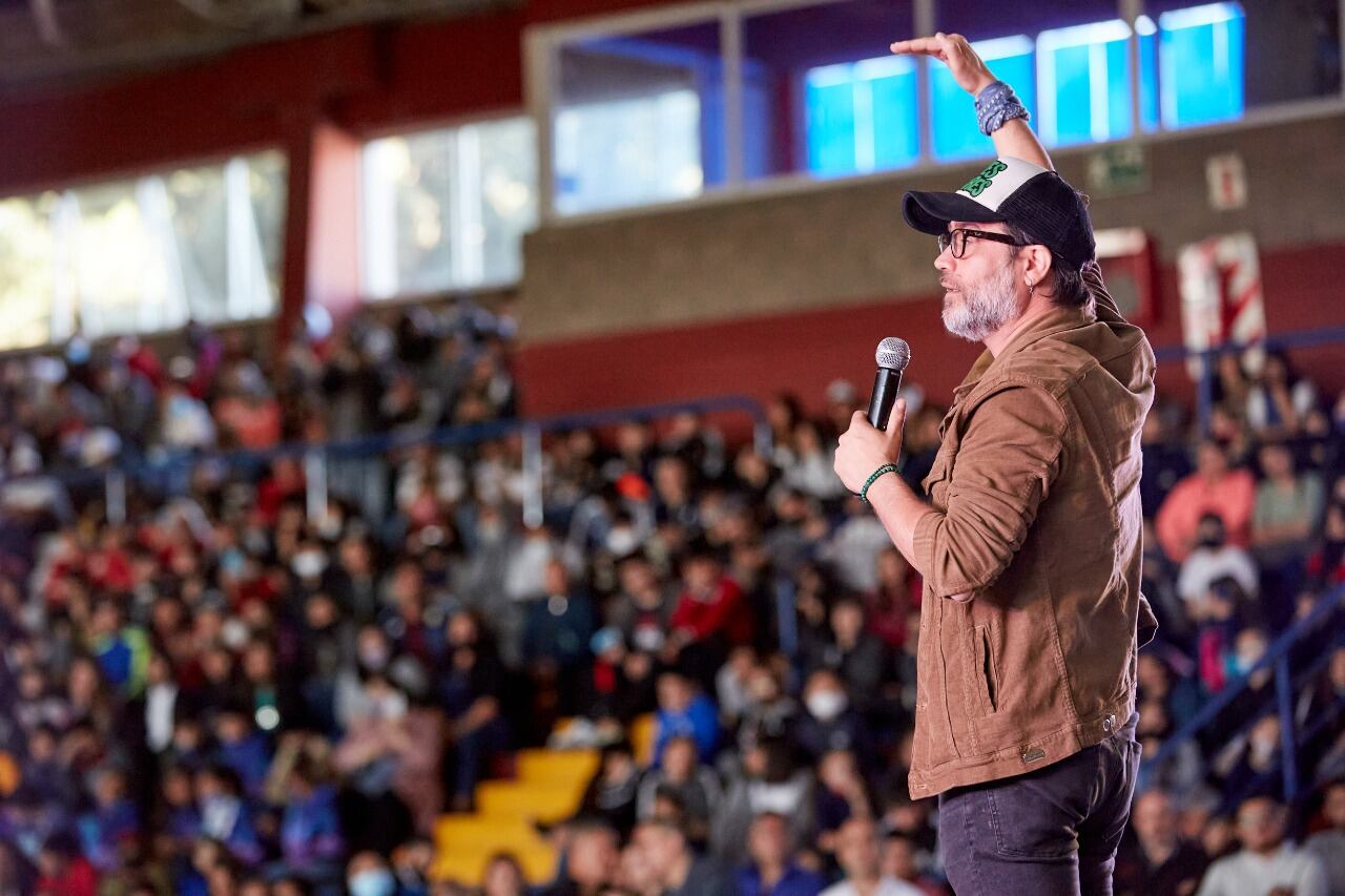 Gastón Pauls habló de su adicción a las drogas ante más de 3 mil estudiantes de Las Heras.