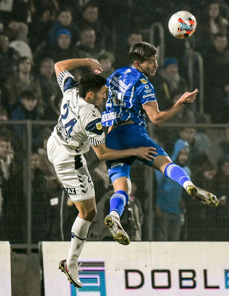 Gimnasia y Godoy Cruz jugaron un partido intenso en La Plata por la fecha 12 de la LPF. (Prensa Liga Profesional)