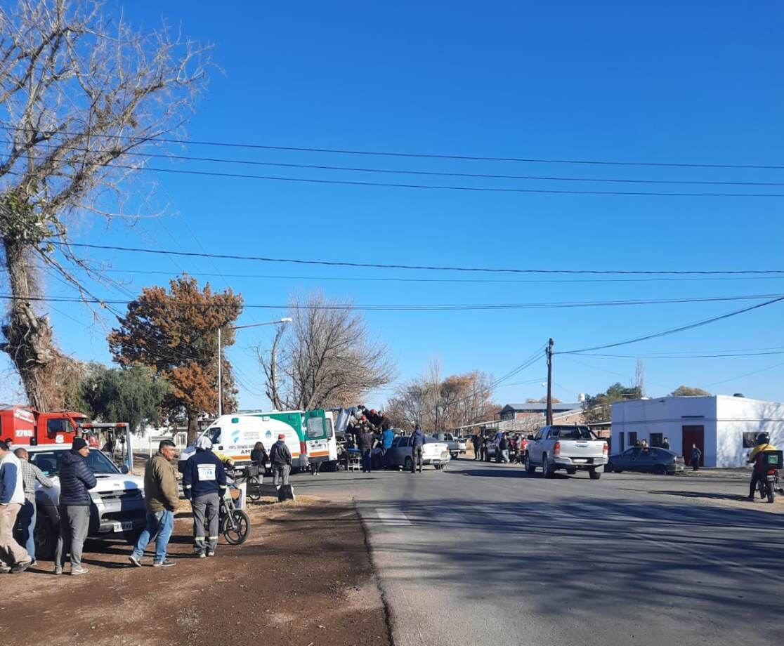 Choque entre un VW Polo y una camioneta en General Alvear.