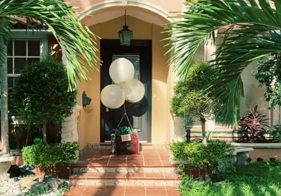 La entrada de la casa de Camilo y Evaluna Montaner.