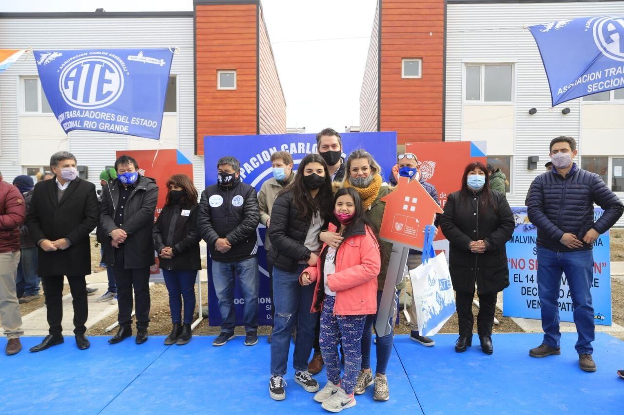 Pérez celebró la entrega de viviendas y resaltó el esfuerzo de ATE.