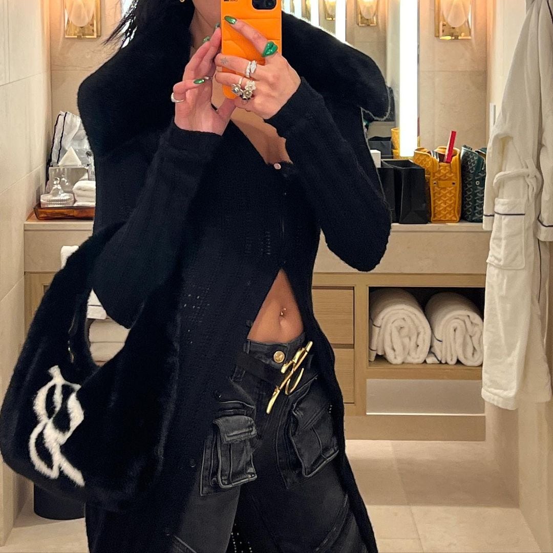 Dua Lipa sorprendió con un "total black".