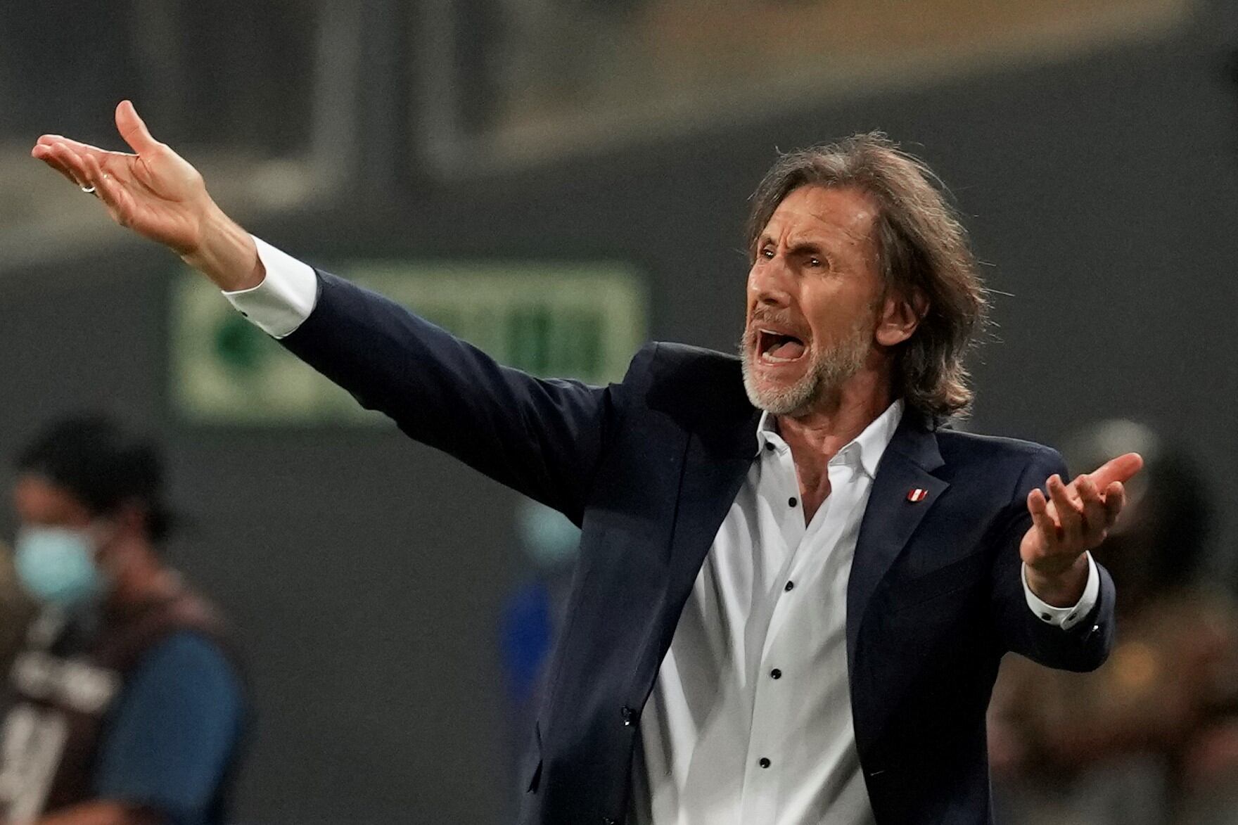 Ricardo Gareca y su futuro en el seleccionado peruano. (AP)