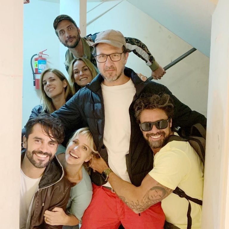 Desnudos, la obra que protagoniza Luciano Castro, Sabrina Rojas, Gonzalo Heredia, Brenda Gandini, Luciano Cáceres y Mey Scapola (Foto: Instagram/ @castrolucianook)