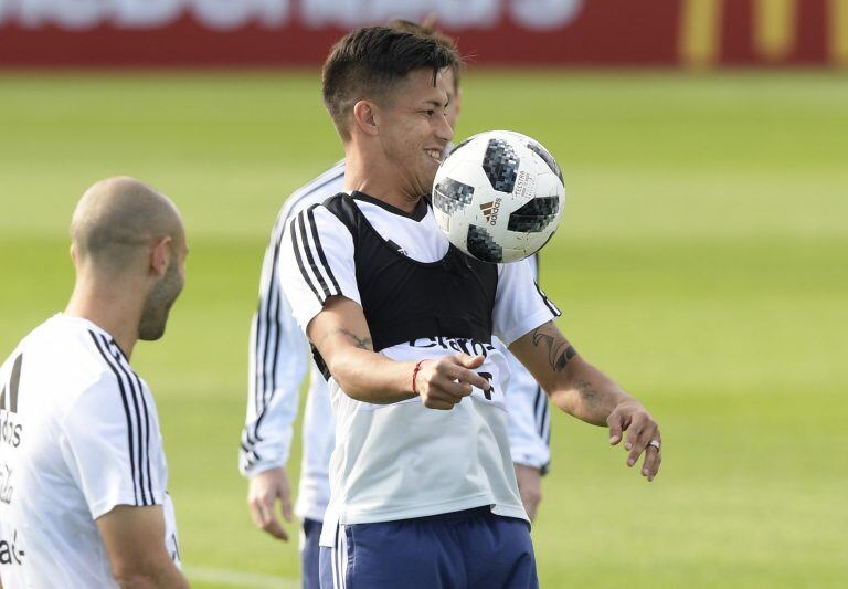 Maxi Meza en una práctica con la Selección. (Foto: AFP)