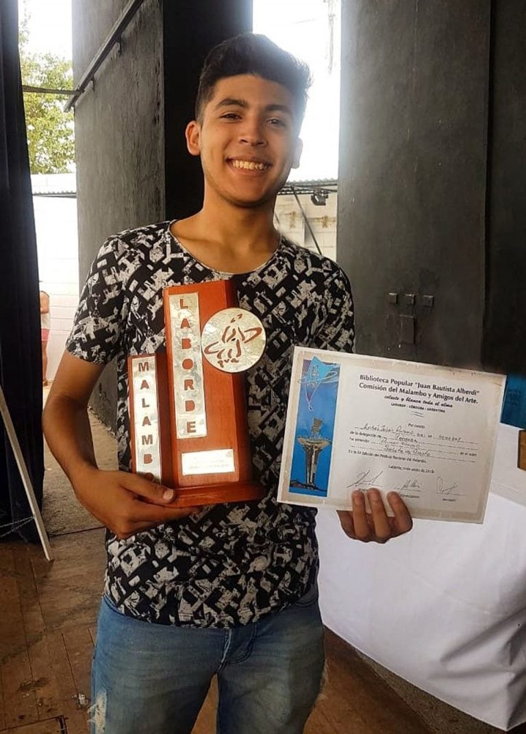 Matías Palomo Ganador Cantante solista masculino Arroyito