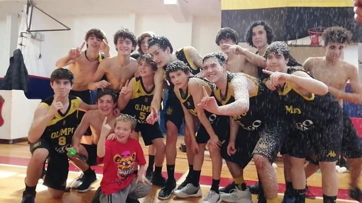 Festejo de Olimpo clasificado a semifinales U 15