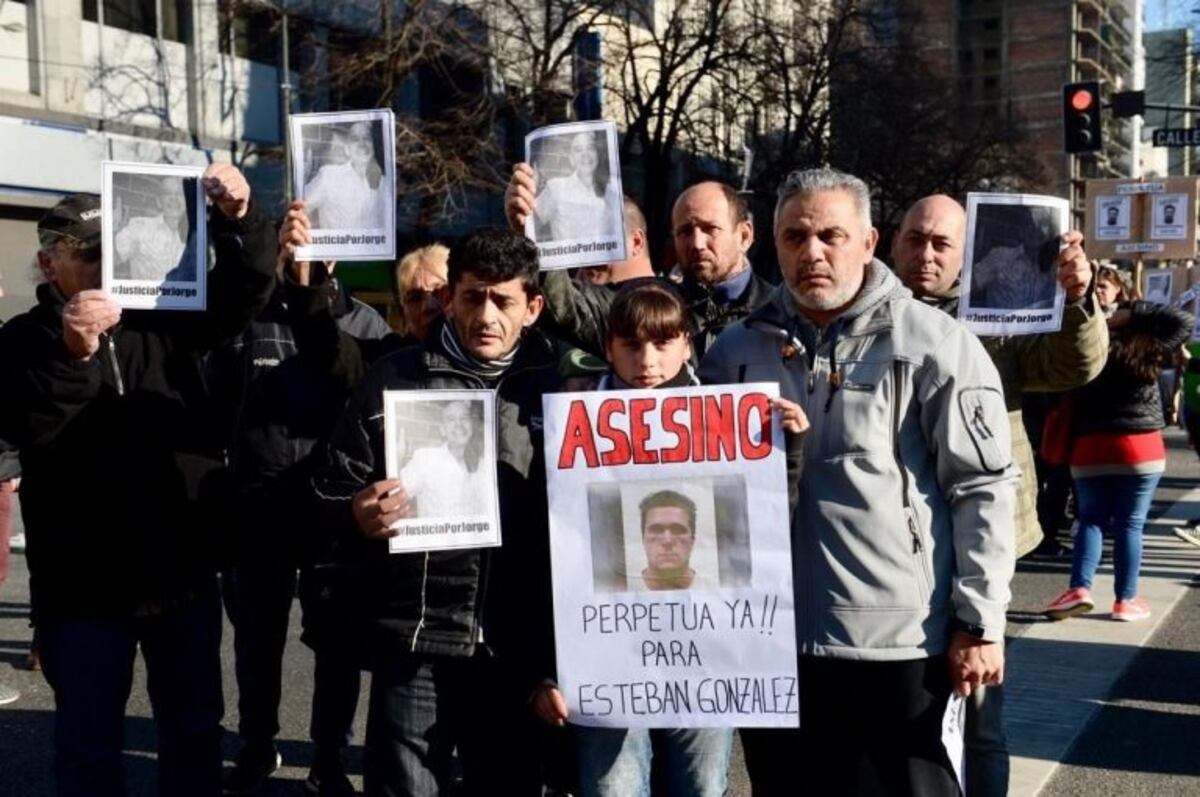 Taxistas realizaron un acto para recordar a Jorge Gómez, su compañero asesinado
