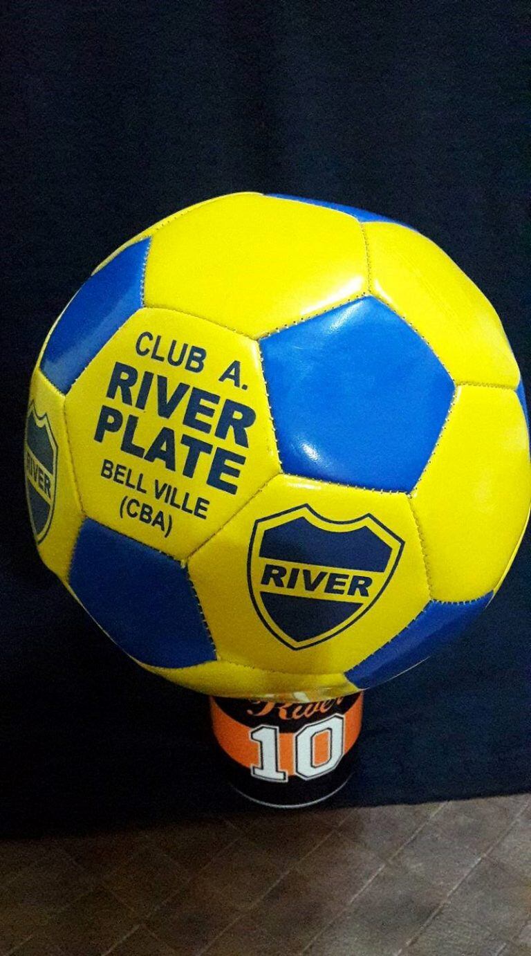 La curiosa historia del club que se llama River y viste los colores de Boca.