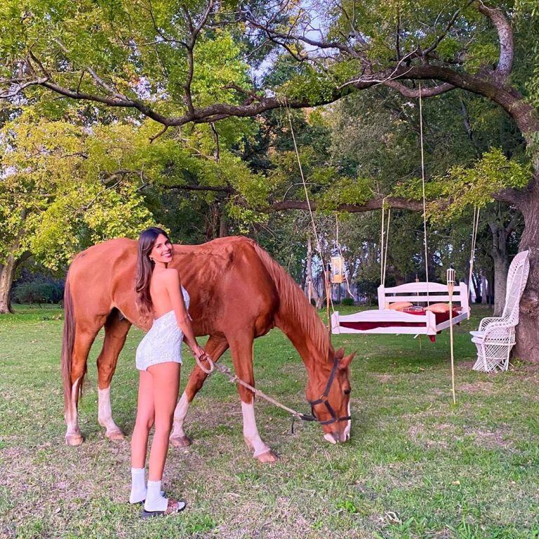 La lujosa casa de campo donde Barby Franco y Fernando Burlando pasan la cuarentena (Instagram/@barbaritafranco21).