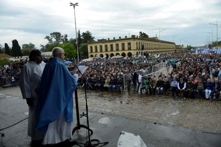 Moyano encabezó una marcha a Luján por "paz y trabajo"