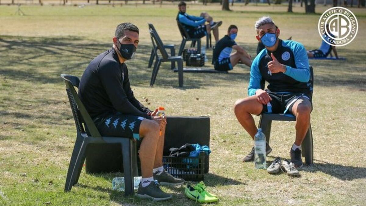 El plantel de Belgrano llegó a Rosario en tiempo y forma, más allá de los rumores