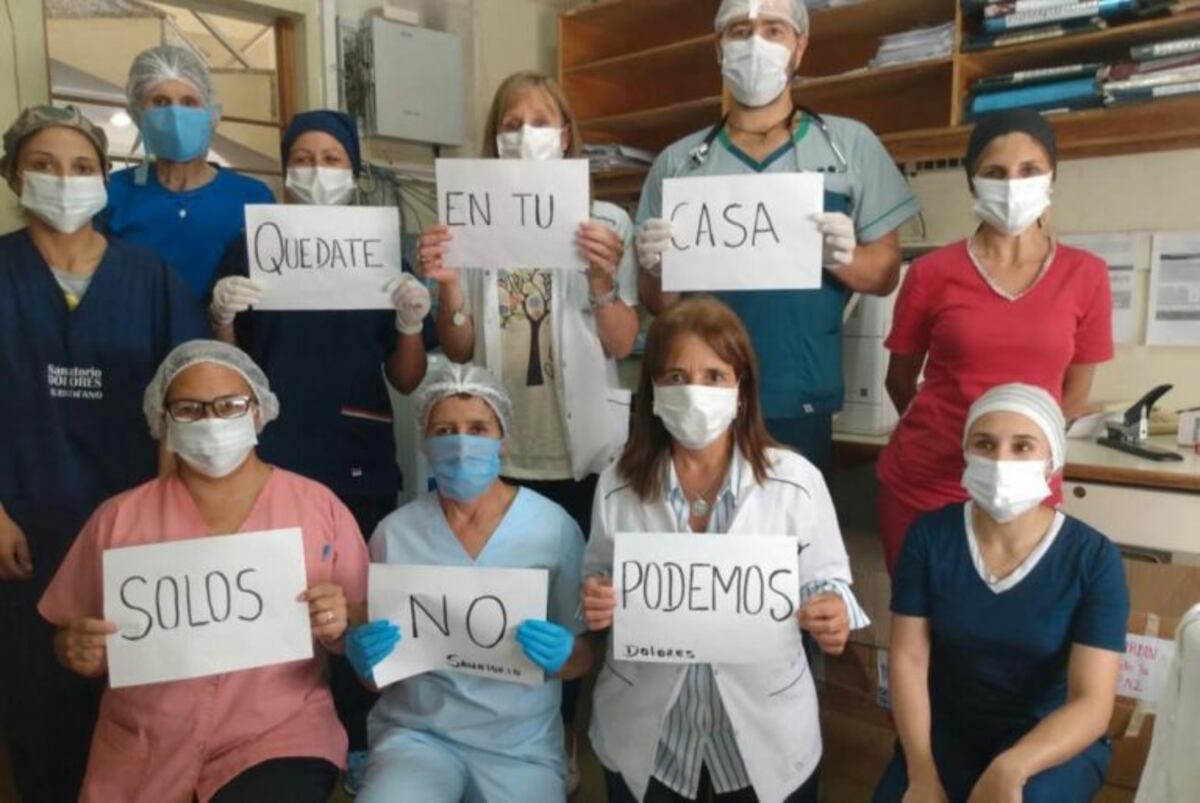 El Gobierno evalúa otorgar un bono a todos los profesionales de la salud