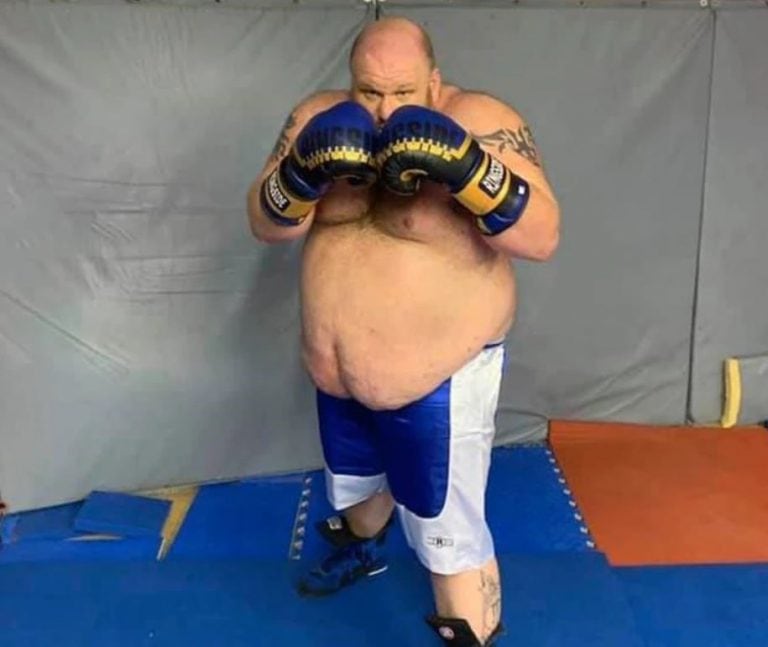 Un boxeador de 180 kilos fue brutalmente noqueado en su debut (Foto: web)