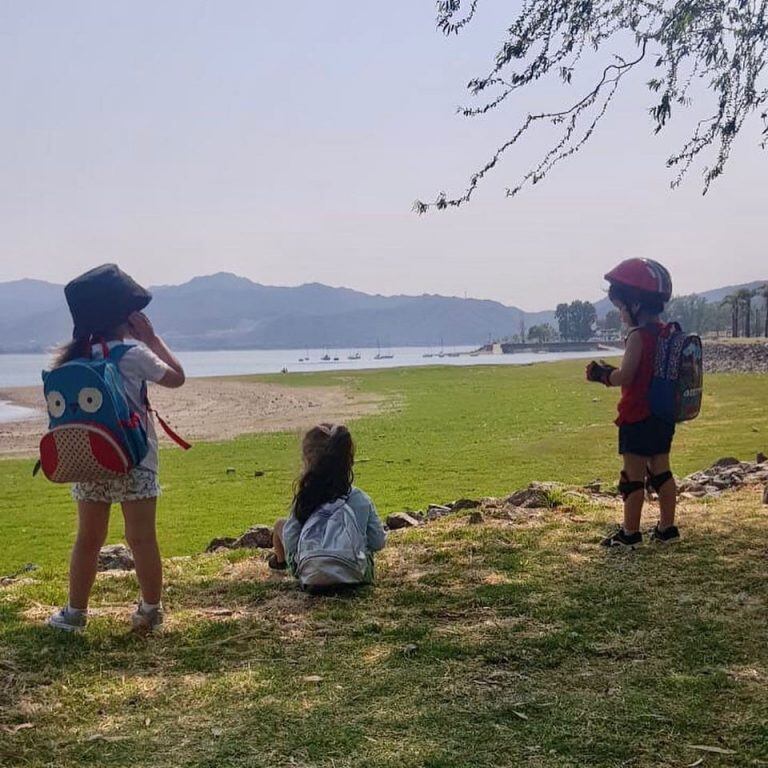 El jardín maternal Caramelitos se reinventó, y con el apoyo de los papás, llevan a los más pequeños a la costanera para  andar en bici y para que practiquen actividades al aire libre.