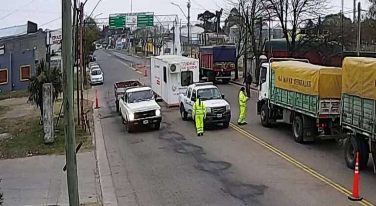 Controles en el ingreso de la Ruta 3.