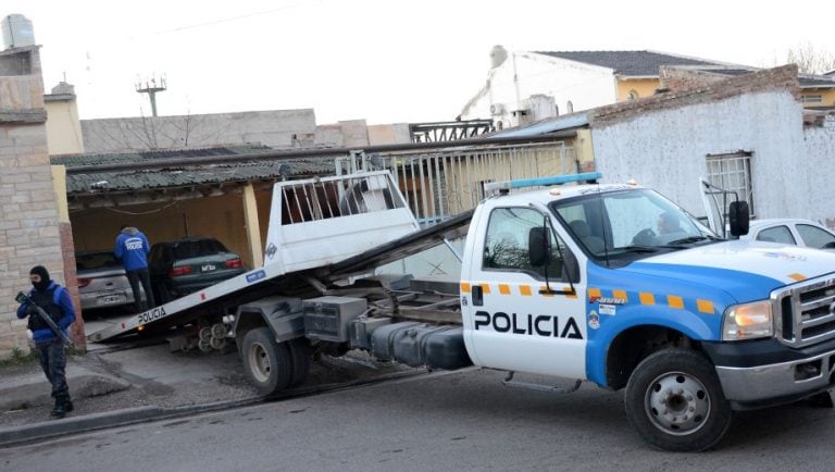 El allanamiento se realizó esta mañana en el barrio Belgrano. (Foto: Mauro Pérez.-)