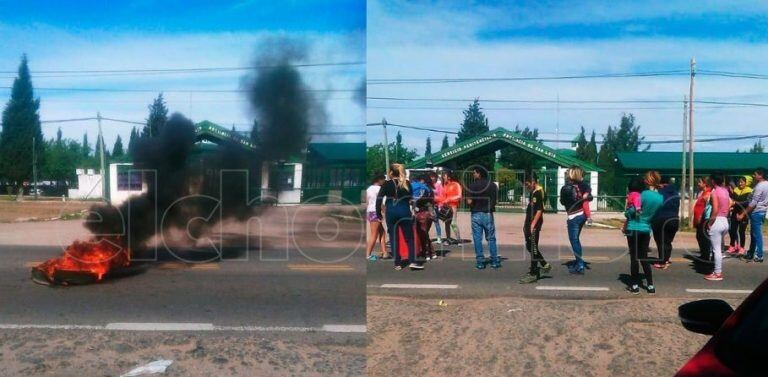 Familiares de presos manifestandosé frente al Servicio Peniteniciario de San Luis. Foto: El Chorrillero.