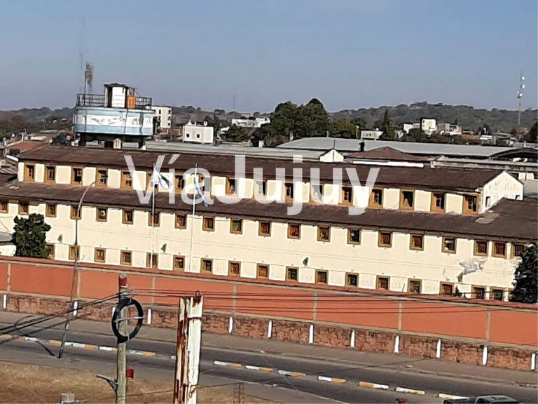 Unidad Penal N° 1 de San Salvador de Jujuy, escenario este jueves de un motín de presidiarios que reclaman condiciones de bioseguridad en el establecimiento.