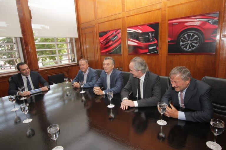 Macri viajó a Córdoba para el lanzamiento del Fiat Cronos y recorrerá obras con Schiaretti