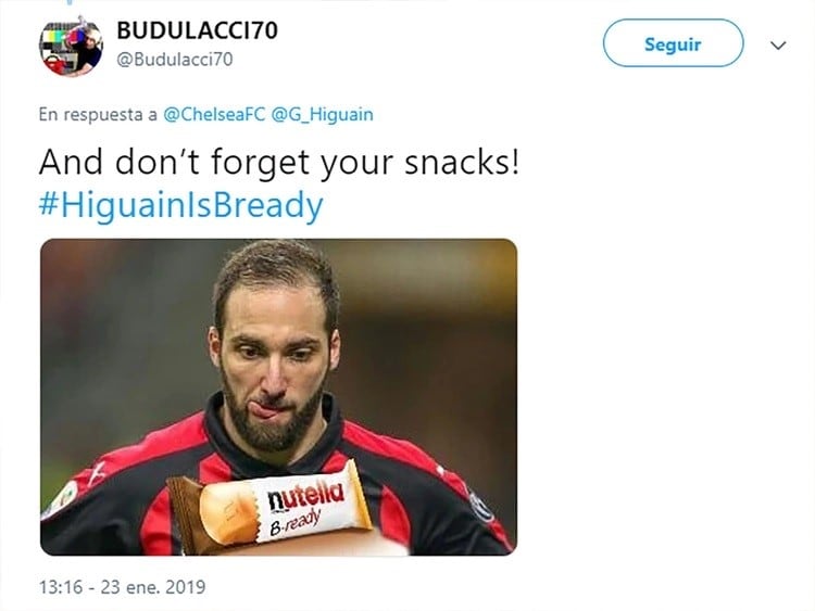 Hinchas del Milan se burlan de Gonzalo Higuaín por una foto en la que aparece ocultando un paquete de dulces.