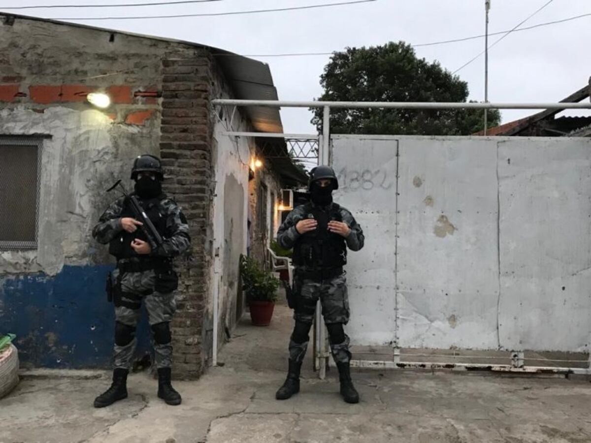 Secuestro de armas y ocho demorados por la despedida a los tiros de joven muerto