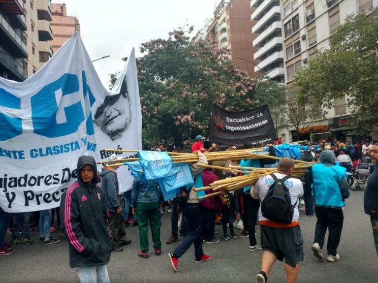 Protesta en Illia y Chacabuco.