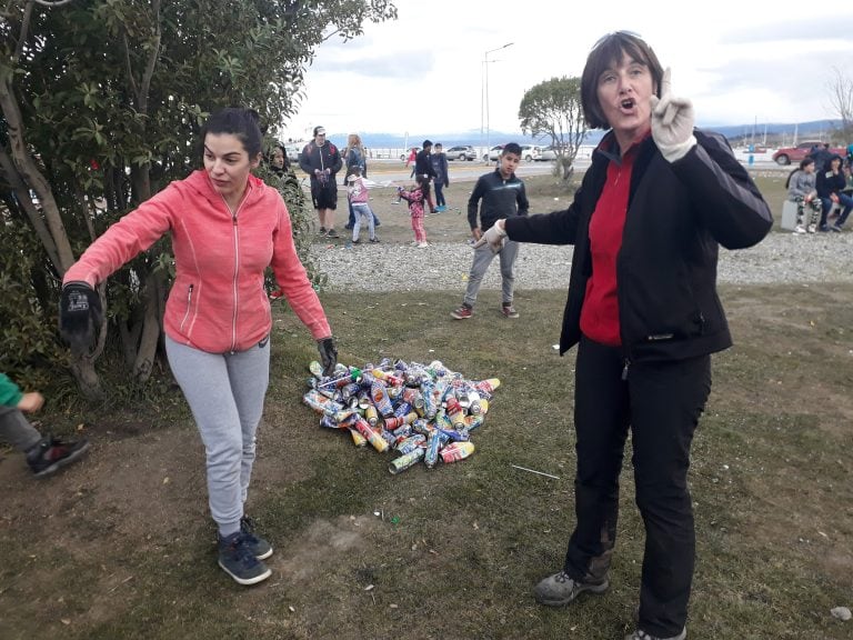 Voluntarias ambientalistas, Viviana Remy y compañera