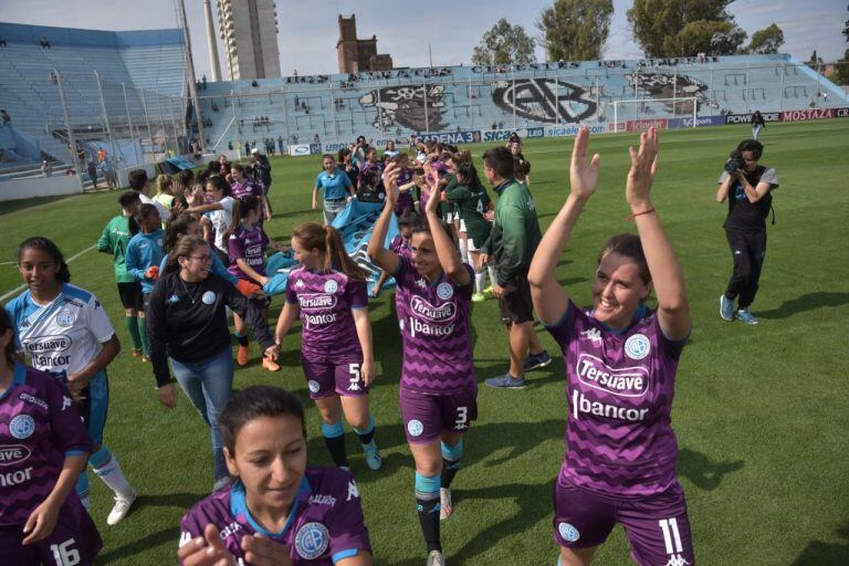 Belgrano le ganó a Barrio Parque y se consagró campeón de la Primera Dvisión de la Liga Cordobesa, en fútbol femenino.