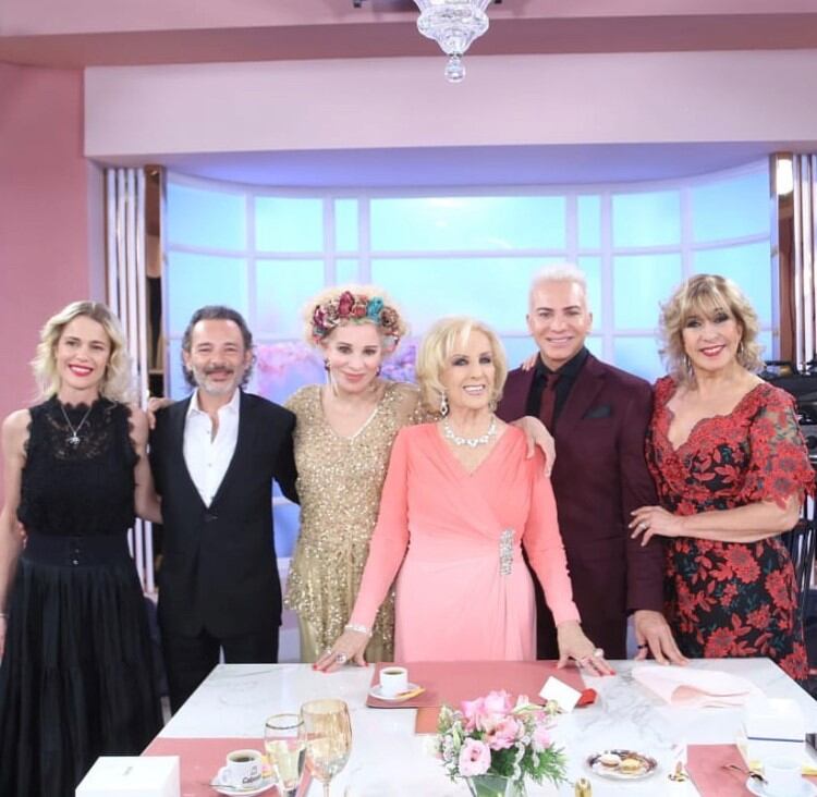 Mirtha Legrand con los invitados a su programa.