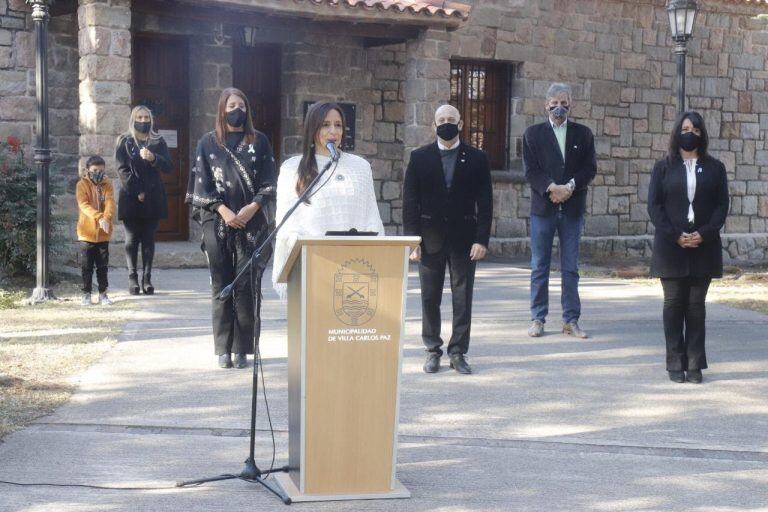 Emotivo acto por el "Día de la Bandera" en Carlos Paz