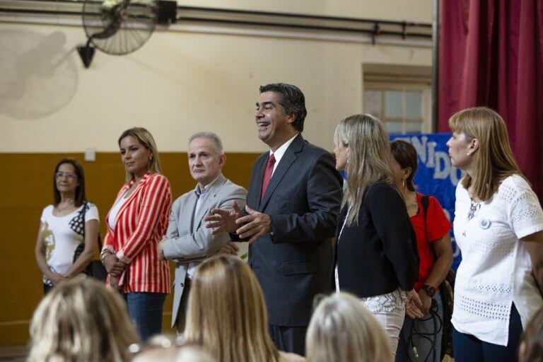 Se estima que solamente en el parea metropolitana están participando de las deliberaciones más de 40.000 educadores.