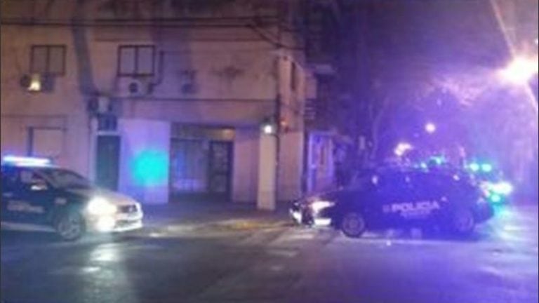 La policía detuvo a un hombre borracho, si licencia ni seguro. (Fuentes policiales)