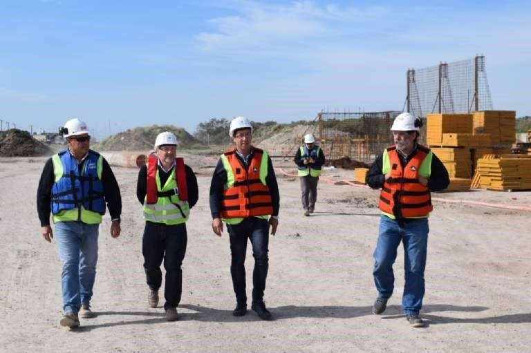 Rojas, Galván y Pazzi recorriendo la obra