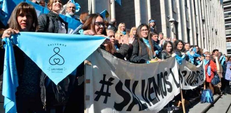 Pañuelazo frente a los tribunales provinciales.