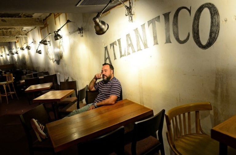 Tato Giovannoni en el sótano de la Florería Atlántico (David Fernández/Clarín)