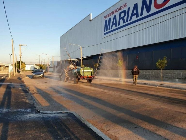 Sanitizacion en la calles de Arroyito