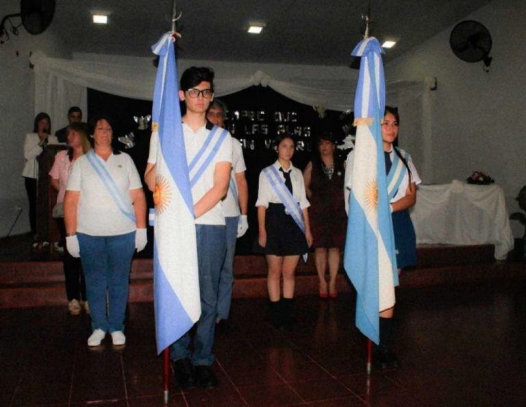 Pabla Coll y Juan Manuel Micchia asisten al colegio junto a su hijo Juan Pablo.