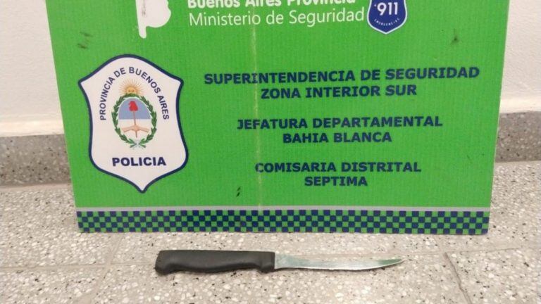 Un hombre fue detenido por agredir a su novia con un cuchillo