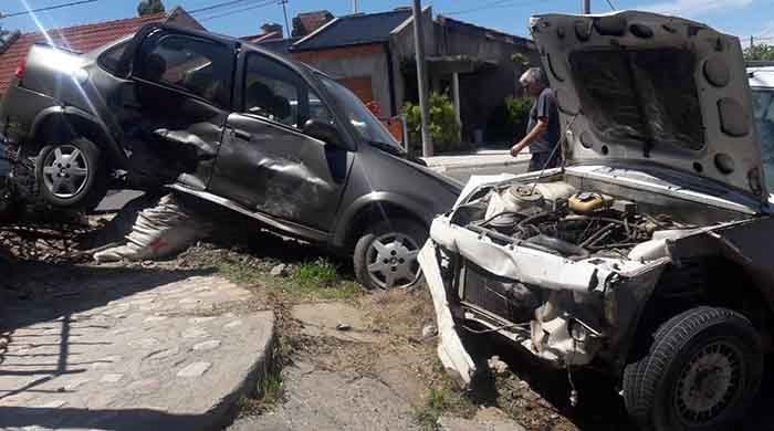 Accidente de tránsito, uno de los conductores debió ser asistido médicamente