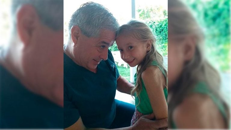 Joaquina, la nena de Paraná recibió la visita del Dr. Paz, a dos meses del accidente en la pileta