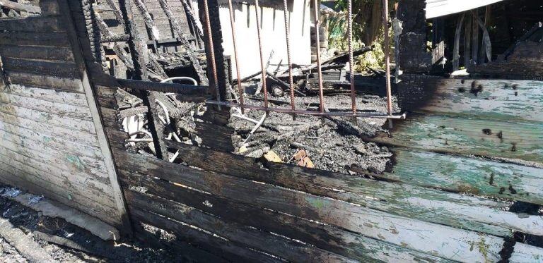 Así quedó la vivienda tras el incendio (bariloche2000)